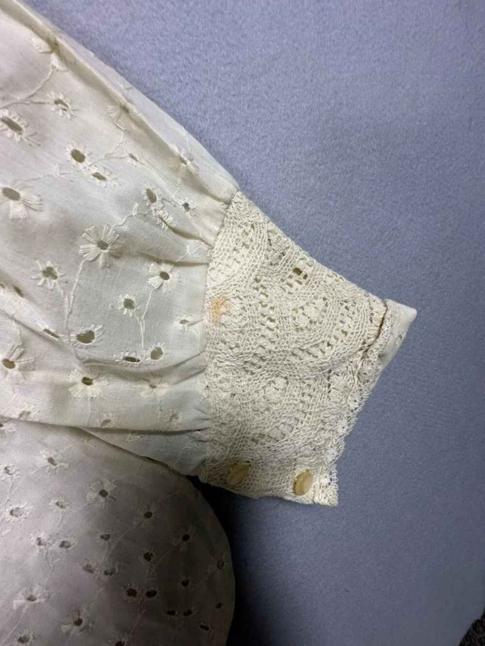 Joyana Womens Ivory Lace Eyelet Button-Up Long Sleeve Blouse Vintage - Picture 4 of 8